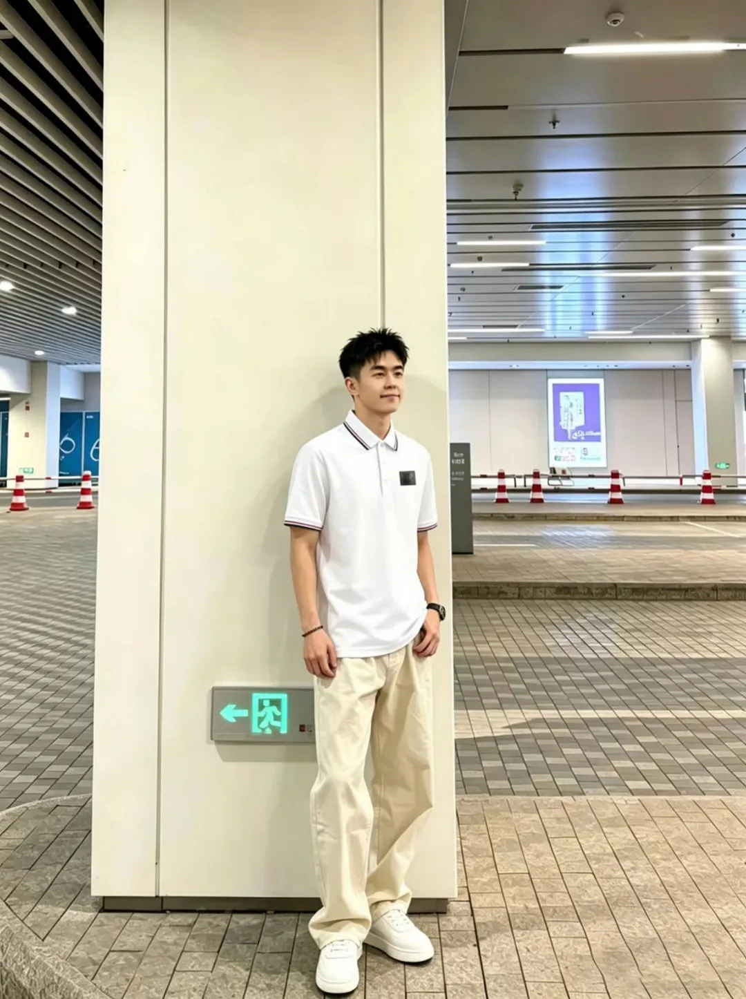 √